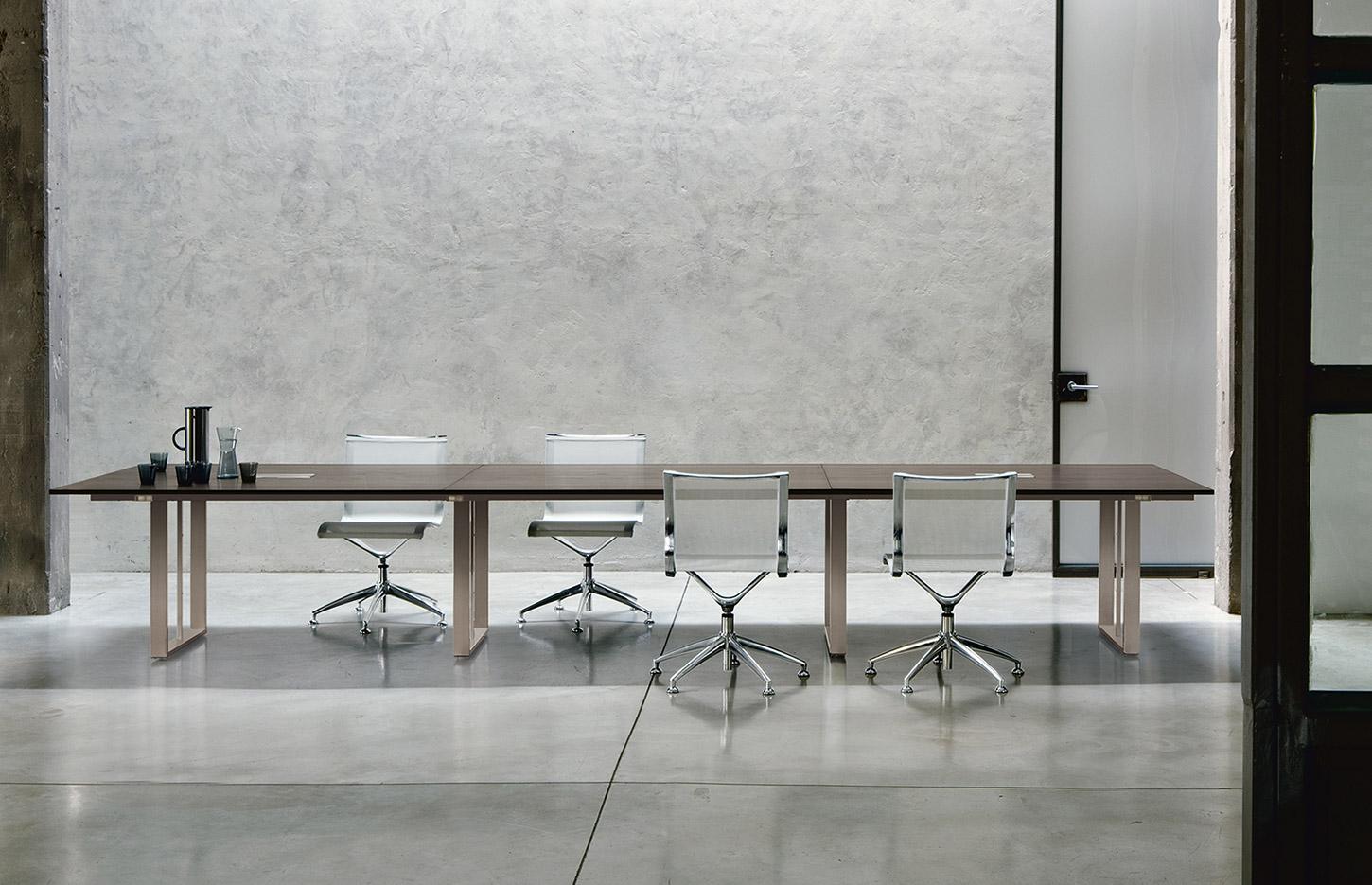 Table de réunion mélaminé bois pieds design metal électrification, gamme Visentin reunion - France Bureau