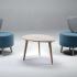 Ensemble siège d\'accueil avec dossier en tissu gris foncé et bleu, 4 pieds en bois et table - gamme volta - france bureau